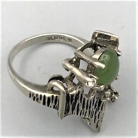 Vintage Brutalist / Modernist Sterling Silver Ring with Jade and Diamonds - Picture 3 of 10